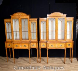 Par Sheraton Satinwood Display Cabinets em Estantes Livrarias