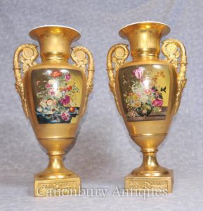 Pair Gold Dresden Porcelain Amphora Urns Vasos Pulverizadores Florais