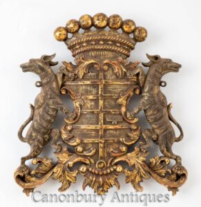 Brasão Esculpido - Escudo Heráldico Inglês Dourado