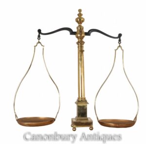 Par de balanças francesas de latão - interiores antigos vintage