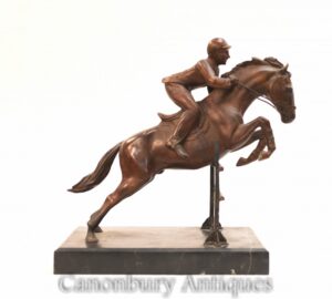 Estátua de Jóquei em Cavalaria em Bronze Steeplechase - Show Jumper