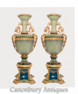 Par de vasos de vidro Império - Urnas monumentais com pedestal dourado